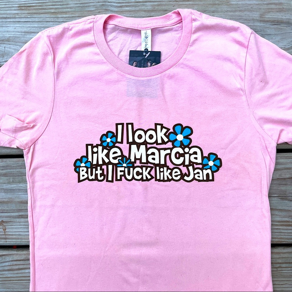 “I look like Marcia but I fuck like Jan” Novelty Brady Bunch T-shirt Pink SM NWT